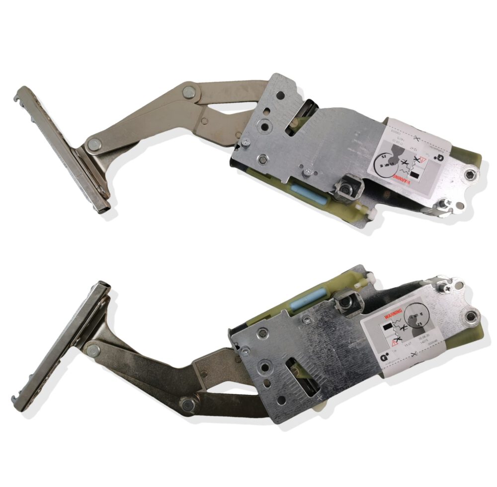Ferrure de volet pivotant GRASS Hetal Kinvaro S-35 avec support d'ouverture et amortisseur de fermeture réglable. Raccord à rabat avec capuchons gris