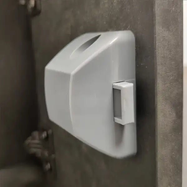 Hochwertiger Druckknopf-Verschluss mit Soft-Close und Grifffunktion, aus Zamak, Oberfläche: schwarz, Ausführung: quadratisch, 14.03.066-0. Massiver Druckknopf für Wohnwagen, Yacht, Privatflugzeug und viel mehr, von SISO Denmark