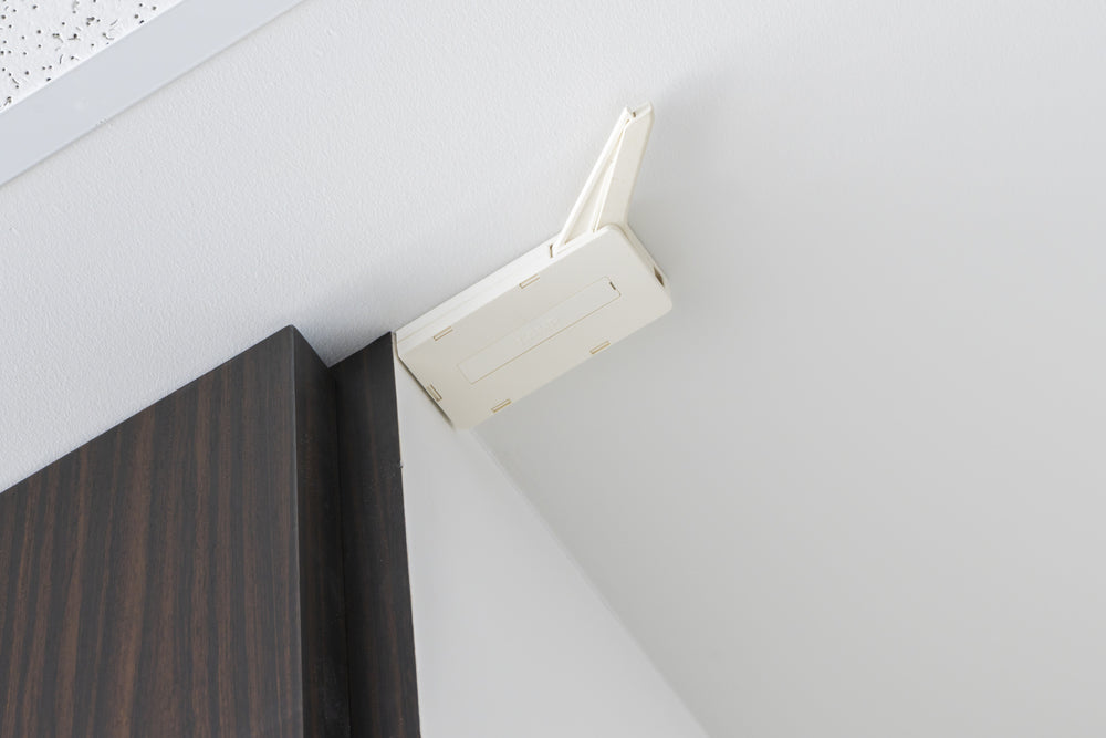 Amortisseurs robustes pour portes de meubles grandes et lourdes. Amortisseur de meuble avec mécanisme de verrouillage de SUGATSUNE / Lampe (Japon)