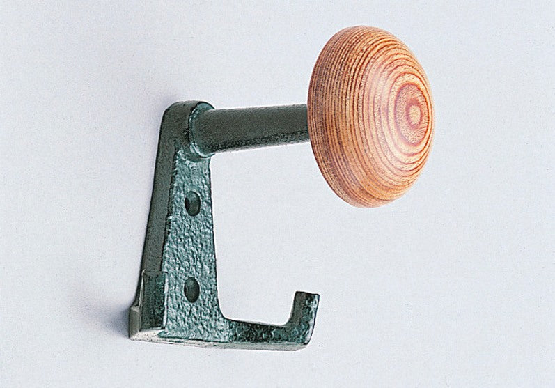 Hochwertiger klassischer Garderobenhaken für Wandmontage, mit Hakenspitze aus Massivholz, Tragkraft: 15 kg, Oberfläche: Patinagrün, SW-B-75. Kleiderhaken für Garderobe, Eingangsbereich, Wohnzimmer und viel mehr, von Sugatsune / LAMP® (Japan)
