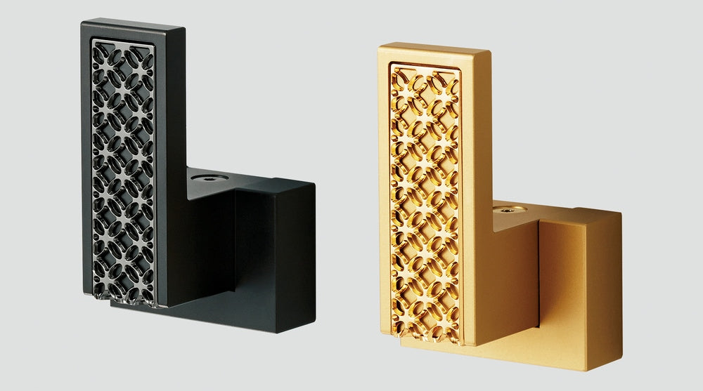 Hochwertiger Kleiderhaken, mit einem luxuriösen Ornament, für Wandmontage, Tragkraft: 10 kg, Oberfläche: goldfarbig, glänzend poliert, PXB-UM05-101-Q1-GL. Designhaken für Garderobe, Hotel, Restaurant und viel mehr, von Sugatsune / LAMP® (Japan)