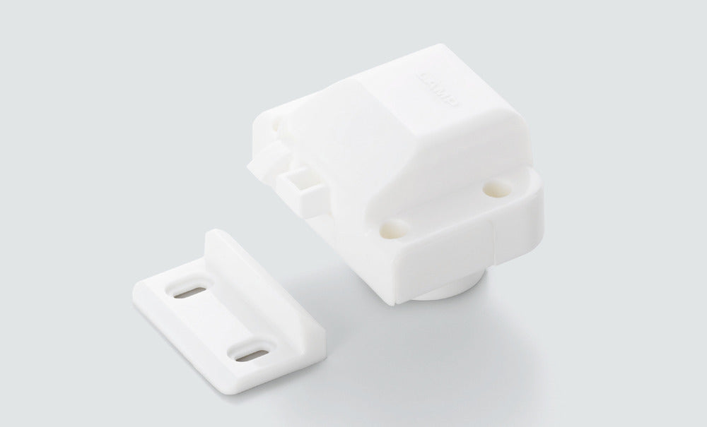 Bouton-pression de haute qualité avec fonction poignée, en laiton, surface : dorée, polie brillante, design : rond, TLP-G et TLP-LBM(W). Bouton poussoir solide pour caravanes, yachts et bien plus encore, de Sugatsune / LAMP® (Japon)